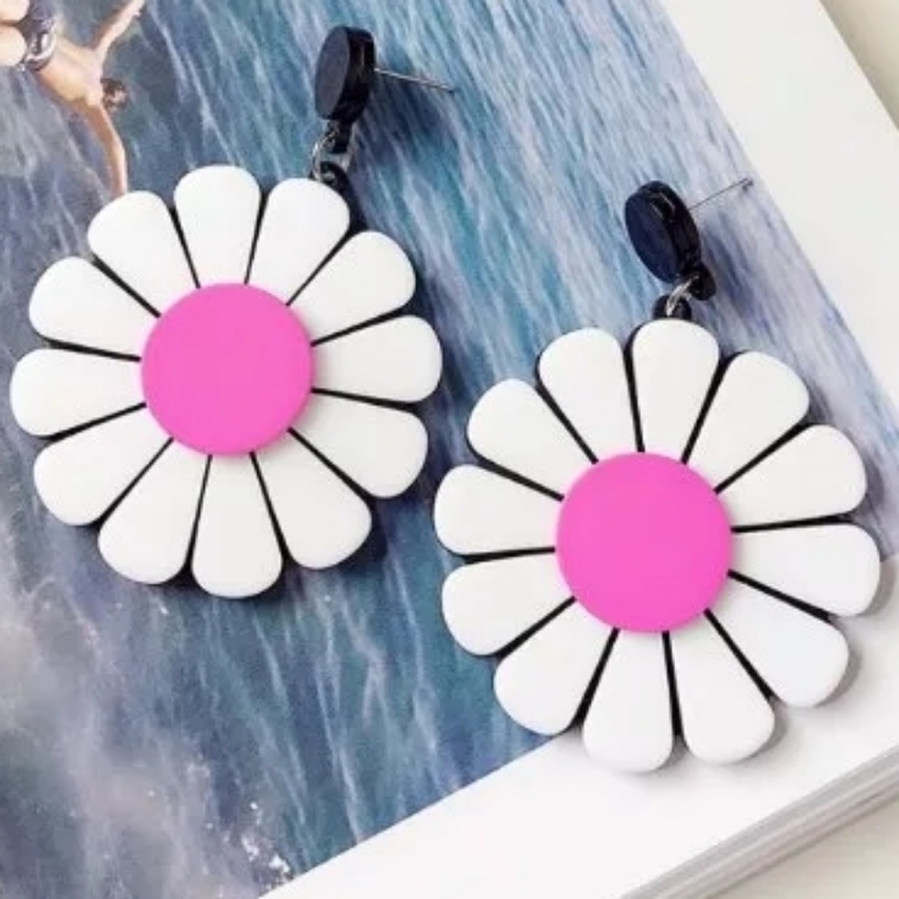 ACRYLIC DAISY DROP EARRINGS